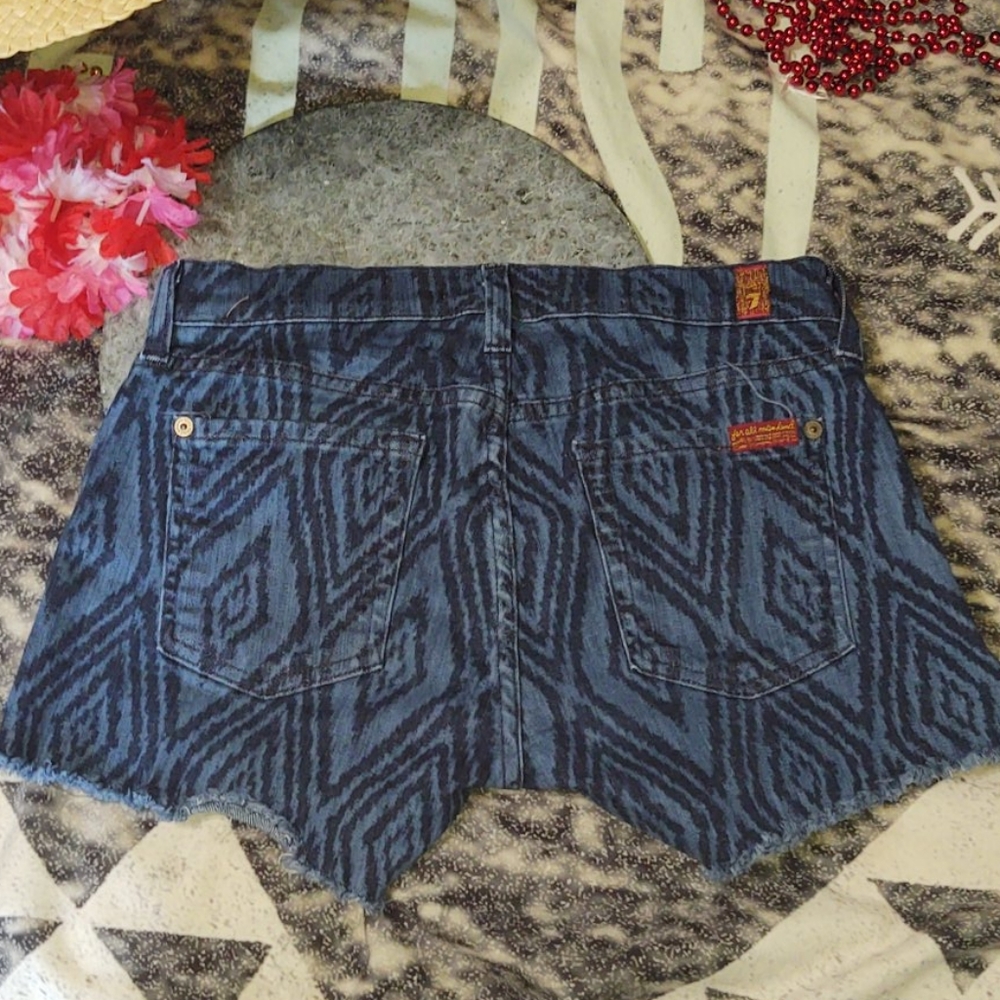 7FAM Diamond Pattern Distressed Cutoff Jean Shorts 25 - Picture 3 of 12